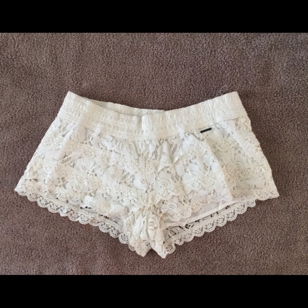 Cute lace shorts